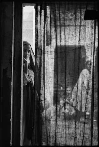 Mandy Vahabzadeh. Untitled, Fatehpur, India. 2003. Archival Pigment. 16" x 20"